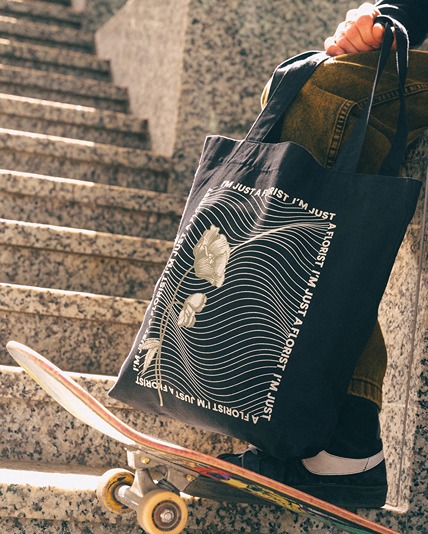 De Kade black tote bag first image