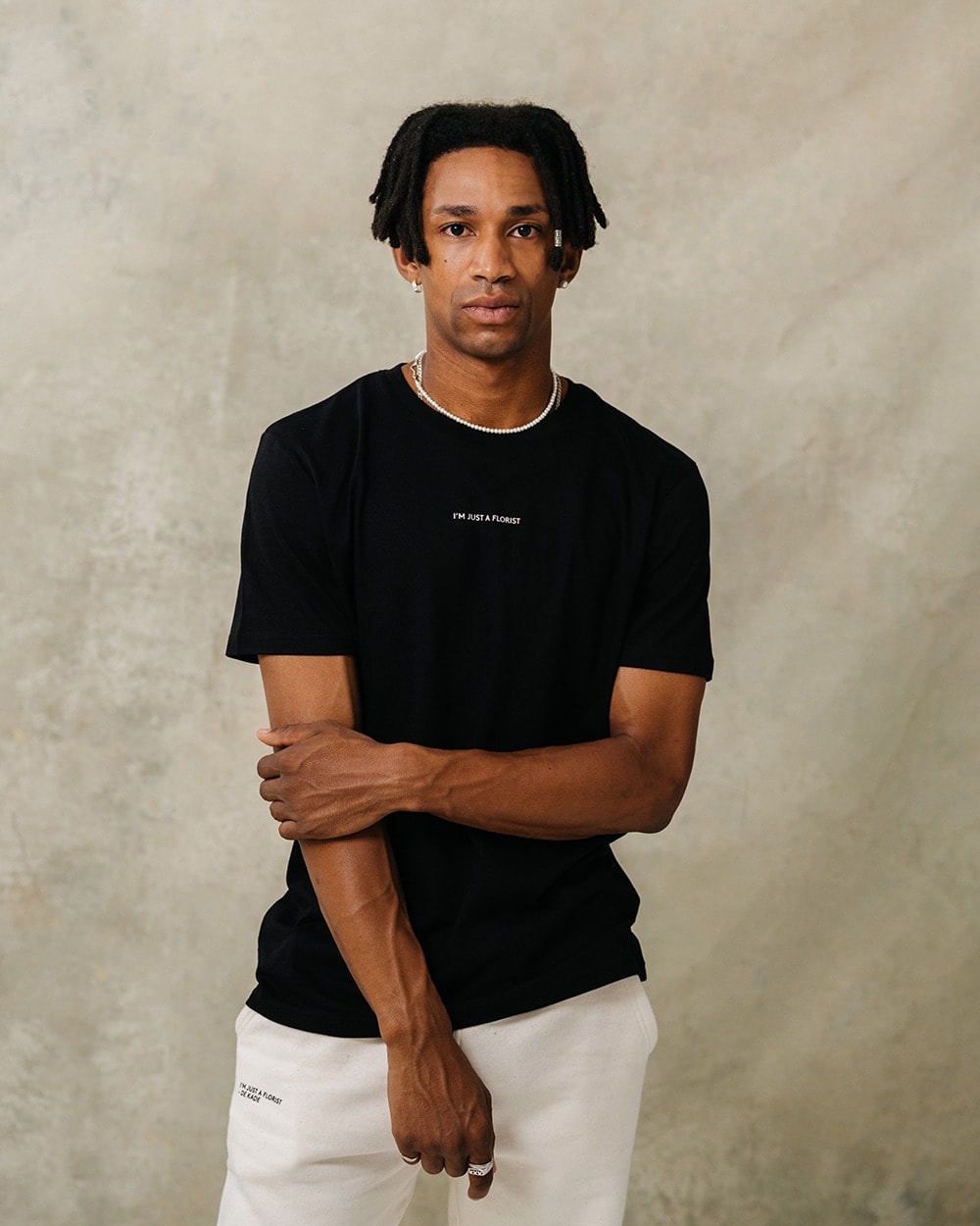 I'm just a florist t-shirt black  first image